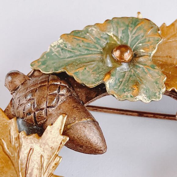 VTG Mid Century Wreath Brooch Acorn Leaf Enamel Fall Jewelry 1950s Pin - Picture 6 of 10